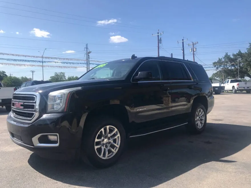 2017 Gmc Yukon SLT photo 1