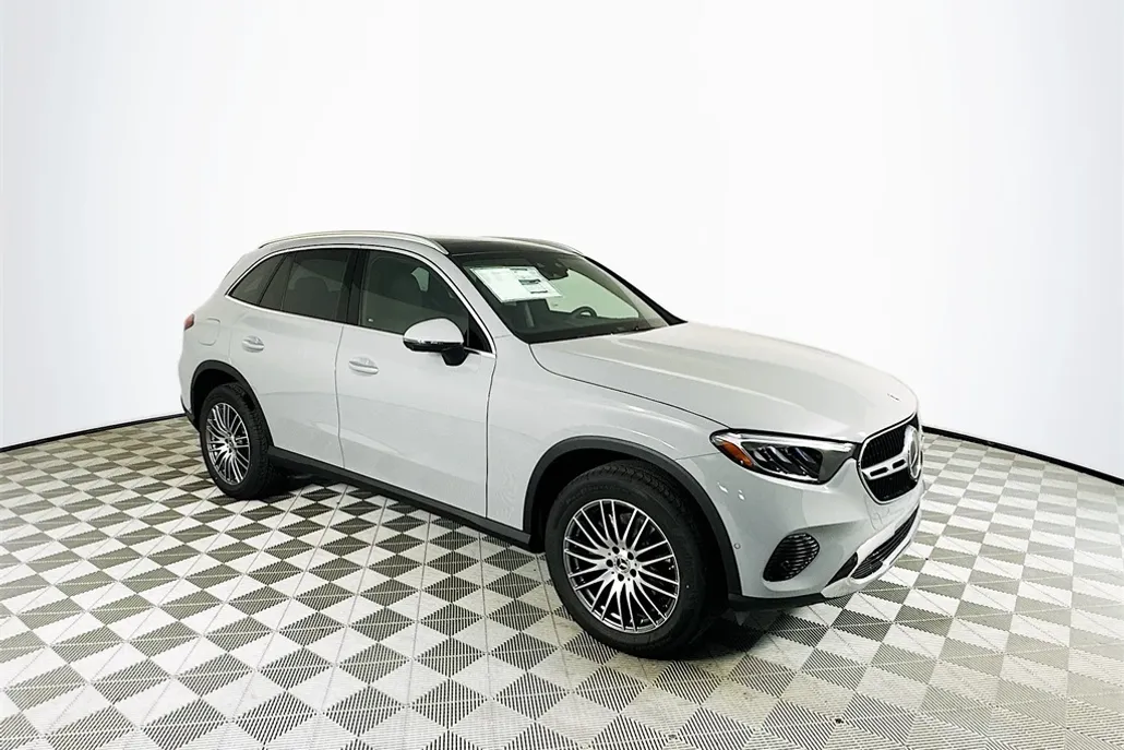 2026 Mercedes Benz GLC 300 4MATIC photo 1