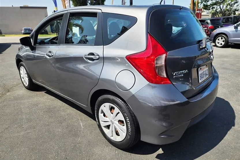 2017 Nissan Versa Note SV photo 1