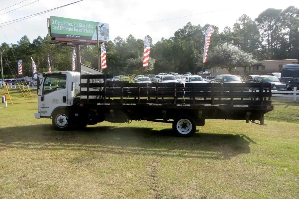 2011 Isuzu NPR photo 1