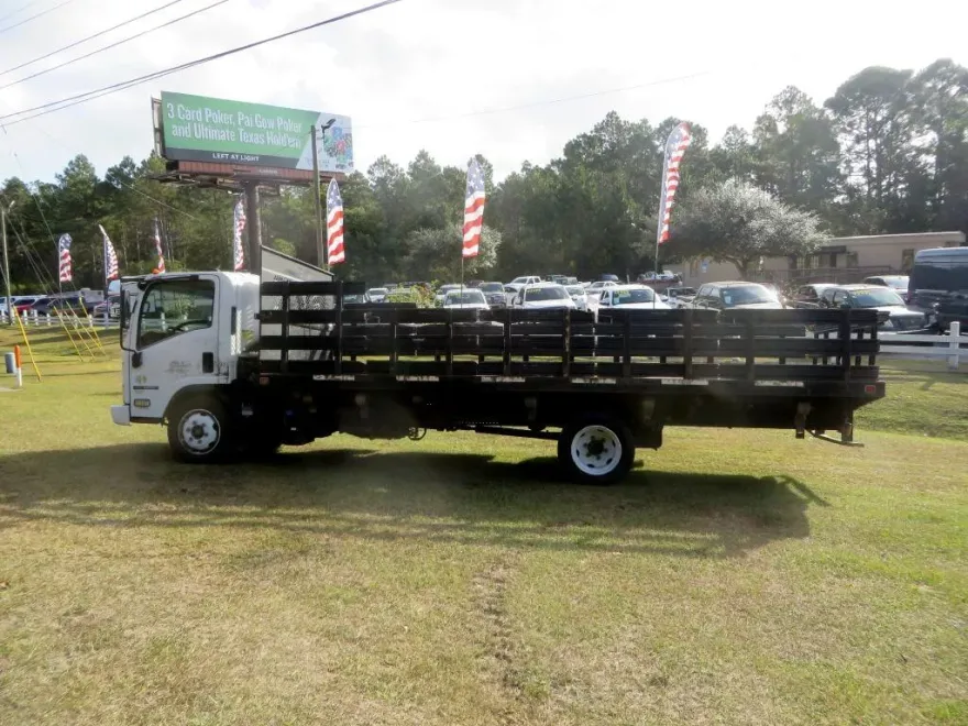 2011 Isuzu NPR photo 1