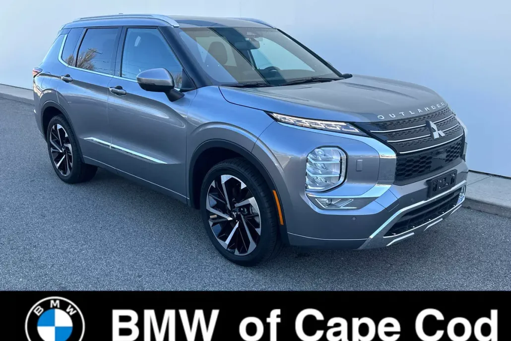 2022 Mitsubishi Outlander SEL photo 1