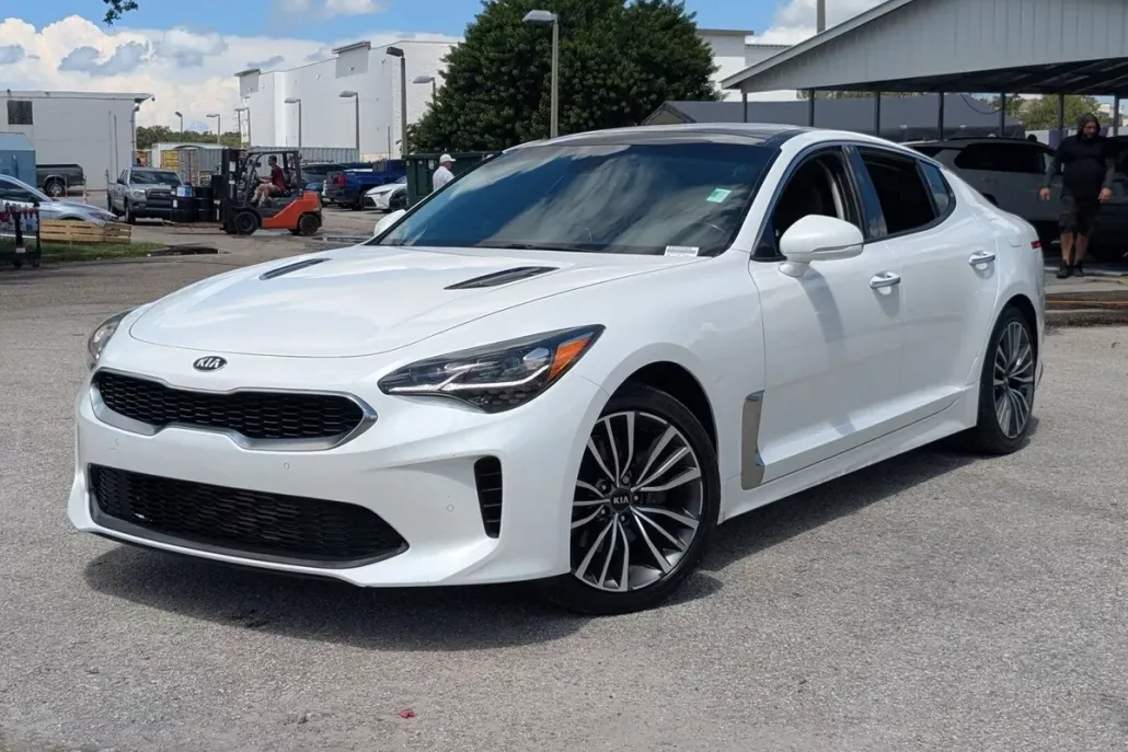 2019 Kia Stinger photo 1