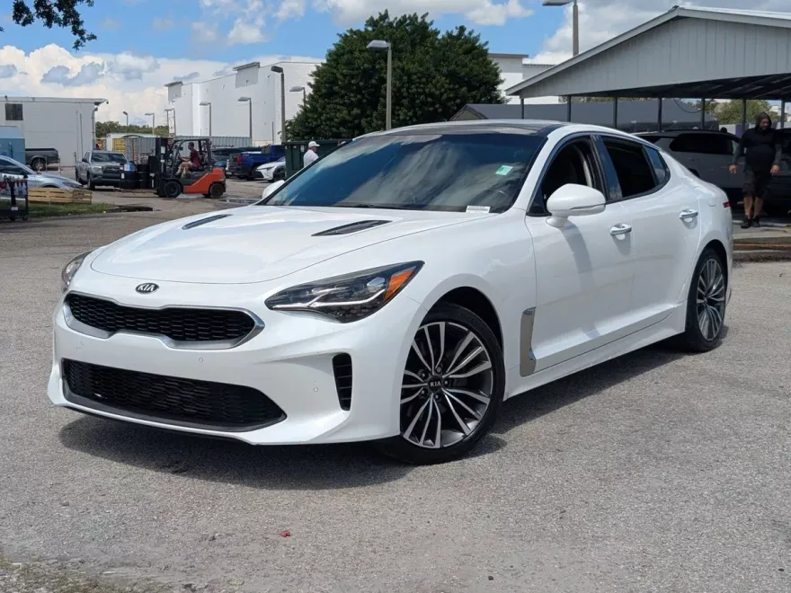 2019 Kia Stinger photo 1