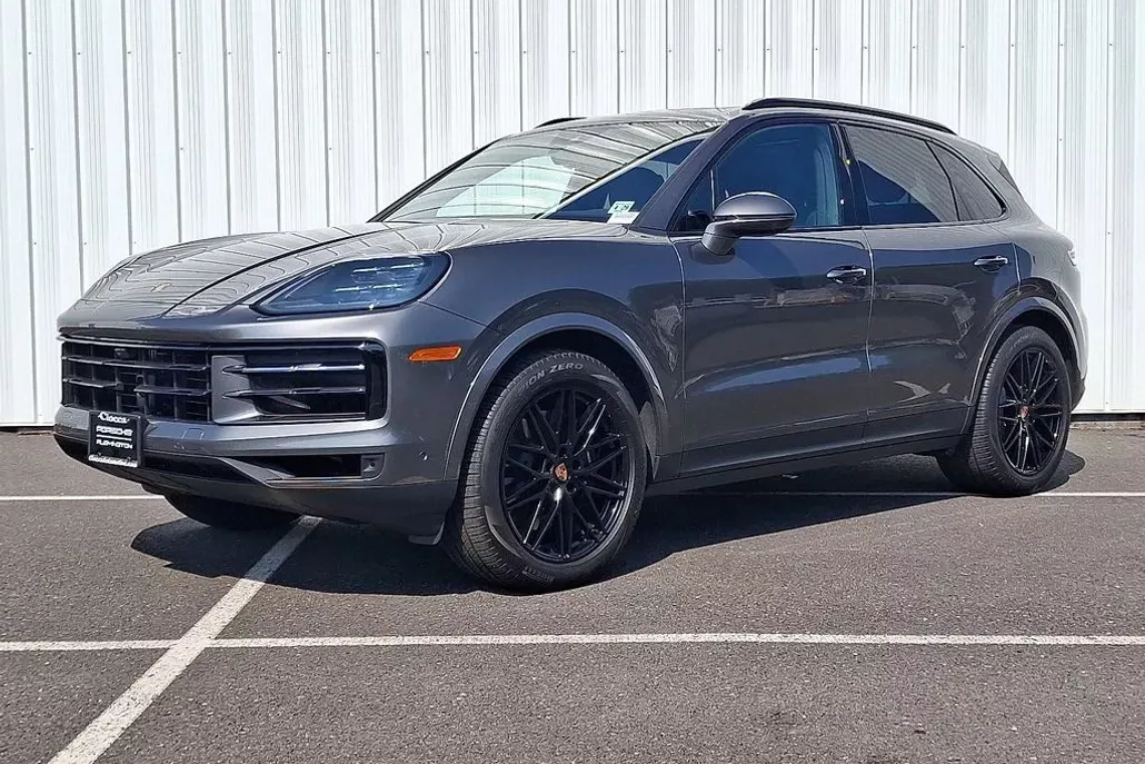 2025 Porsche Cayenne Base photo 1