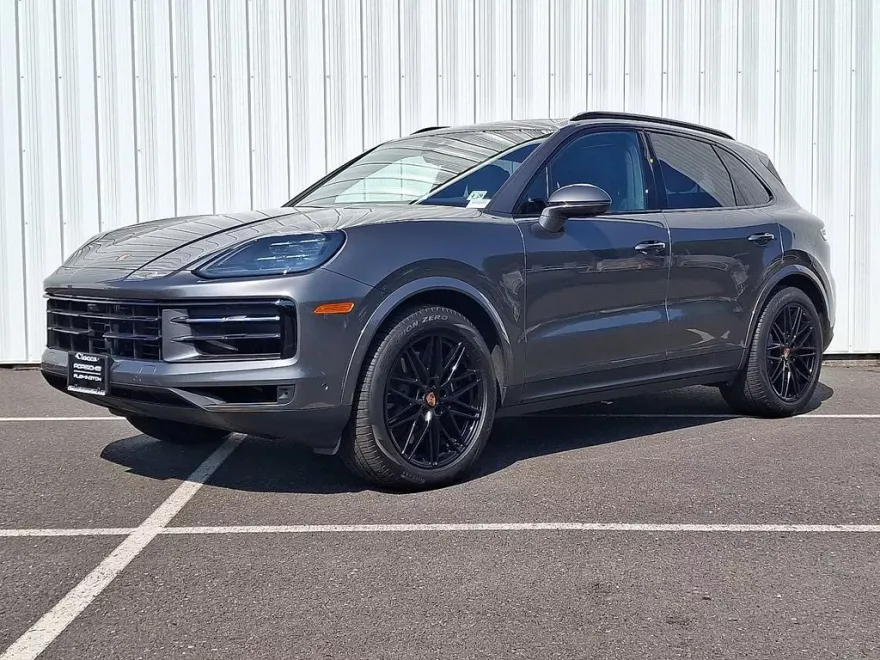 2025 Porsche Cayenne Base photo 1