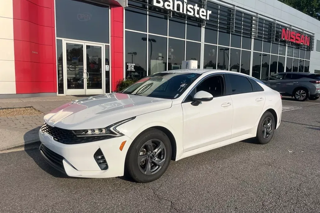 2023 Kia K5 LXS photo 1