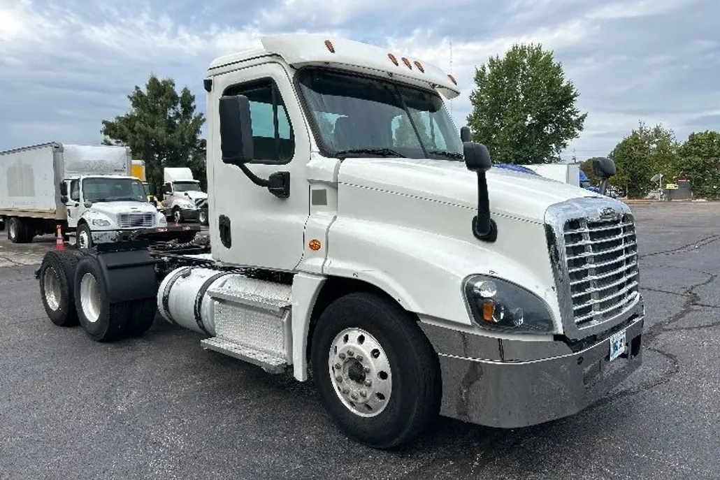 2020 Freightliner Cascadia 125" Sleeper Cab photo 1