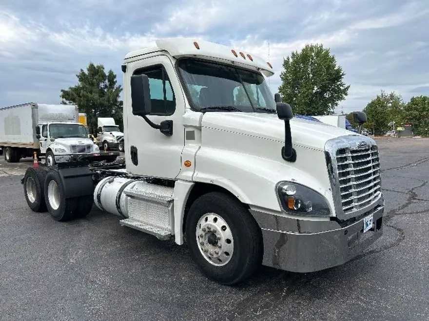 2020 Freightliner Cascadia 125" Sleeper Cab photo 1