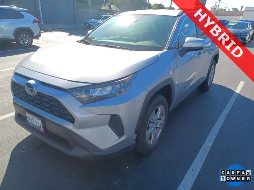 2022 Toyota RAV4 LE photo 1