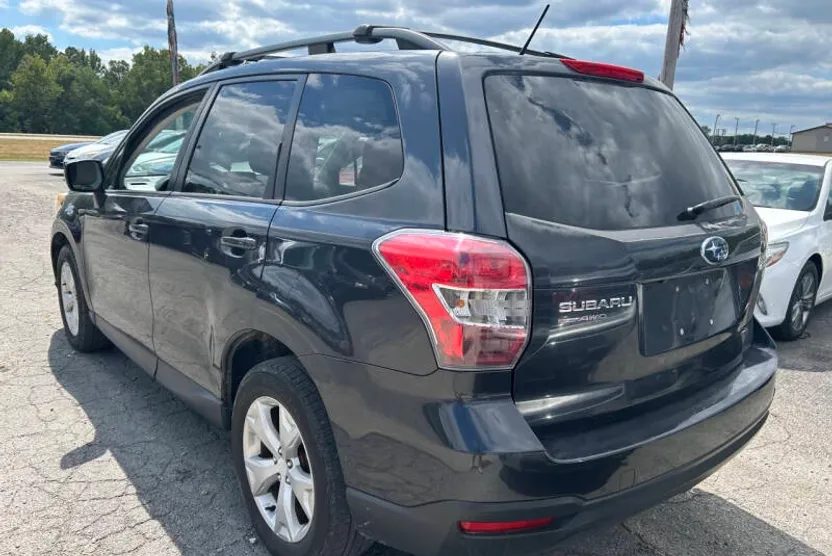 2014 Subaru Forester 2.5i Premium photo 1