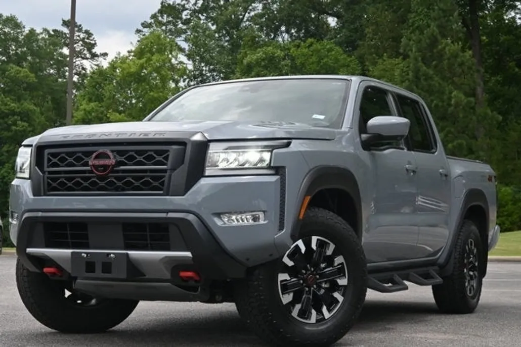 2023 Nissan Frontier PRO-4X photo 1