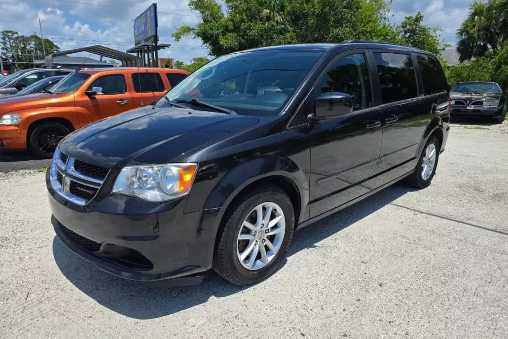 2014 Dodge Grand Caravan SXT photo 1