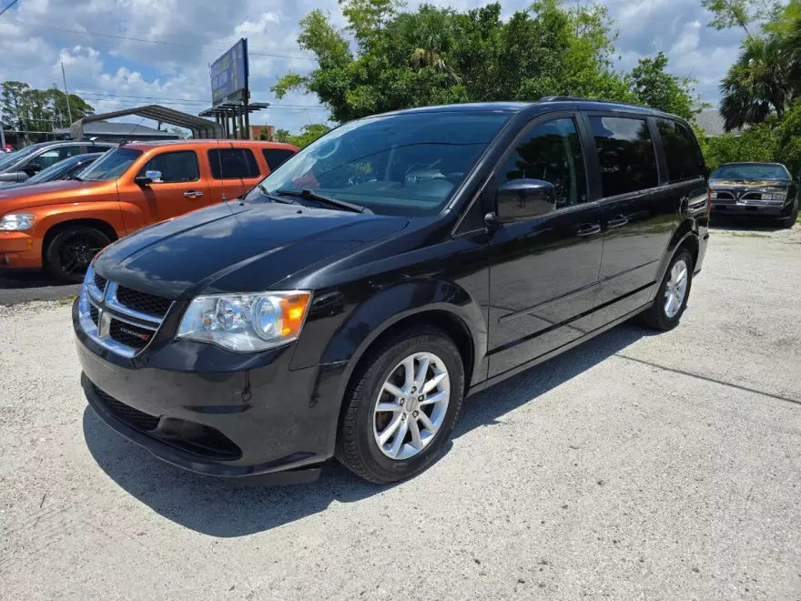 2014 Dodge Grand Caravan SXT photo 1