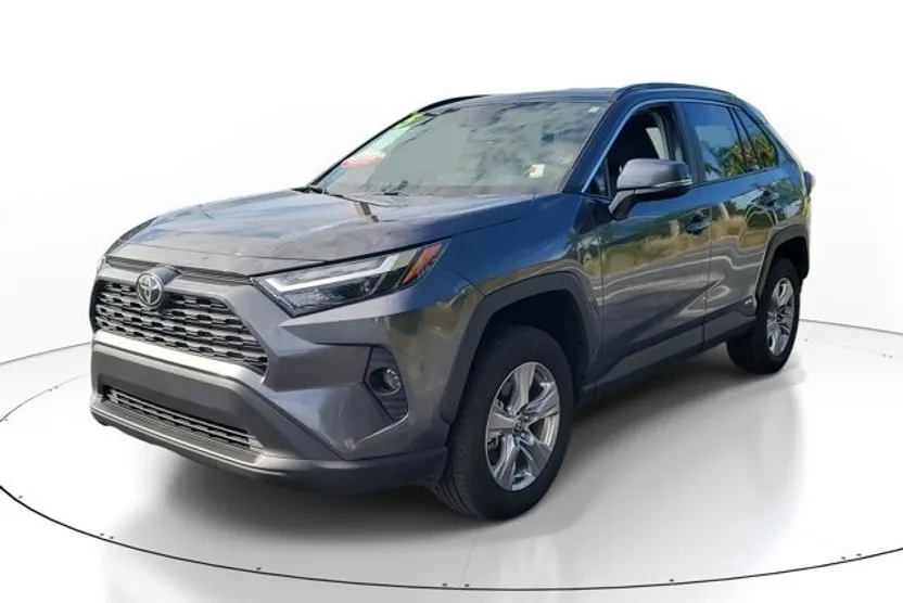 2025 Toyota RAV4 Hybrid XLE photo 1