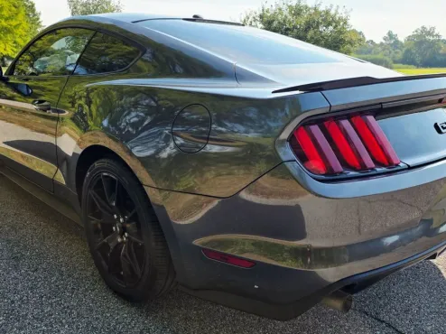 2017 Ford Mustang GT Premium photo 4