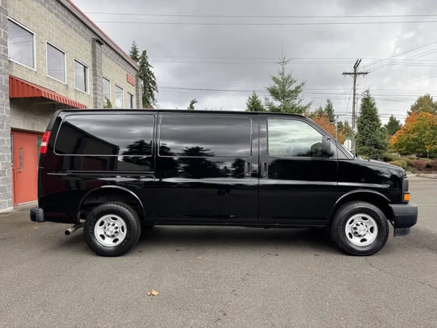 2017 Chevrolet Express 2500 Cargo Van photo 1