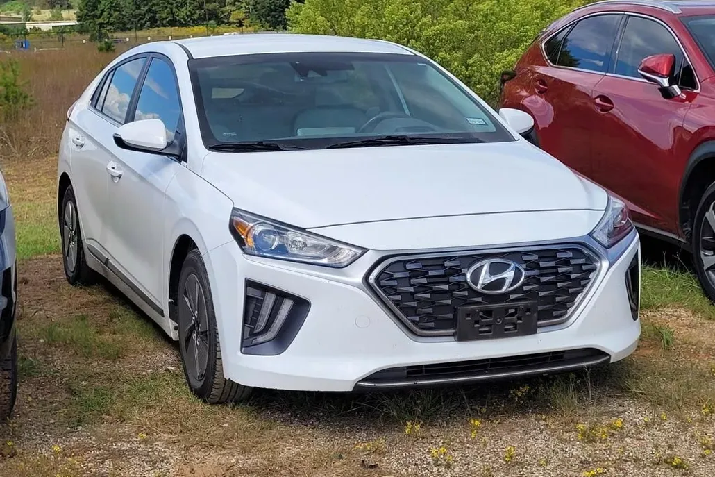 2021 Hyundai Ioniq SE photo 1