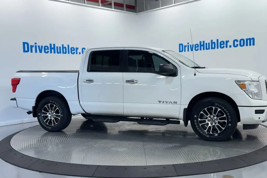 2021 Nissan Titan SV Crew Cab photo 1