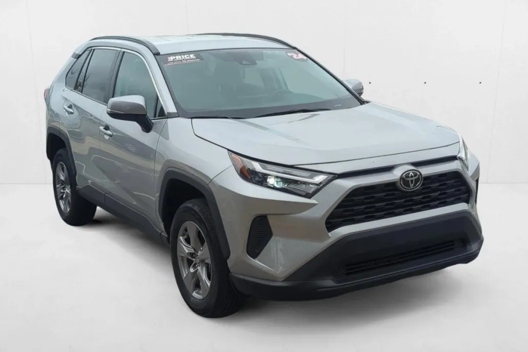 2024 Toyota RAV4 XLE photo 1