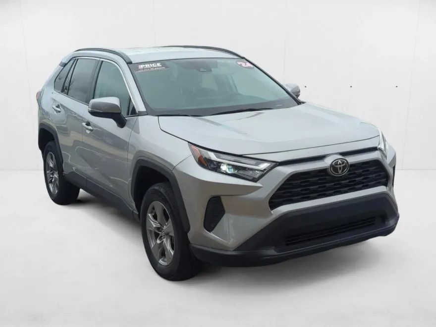 2024 Toyota RAV4 XLE photo 1
