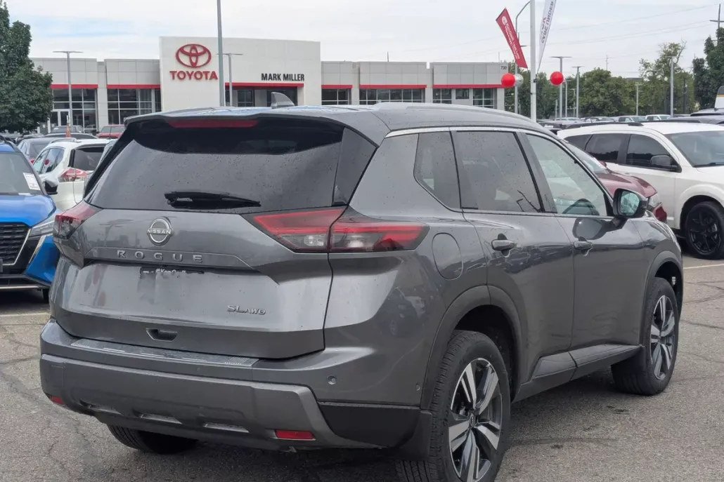 2024 Nissan Rogue SL photo 1