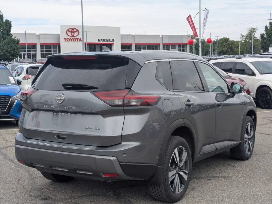 2024 Nissan Rogue SL photo 1