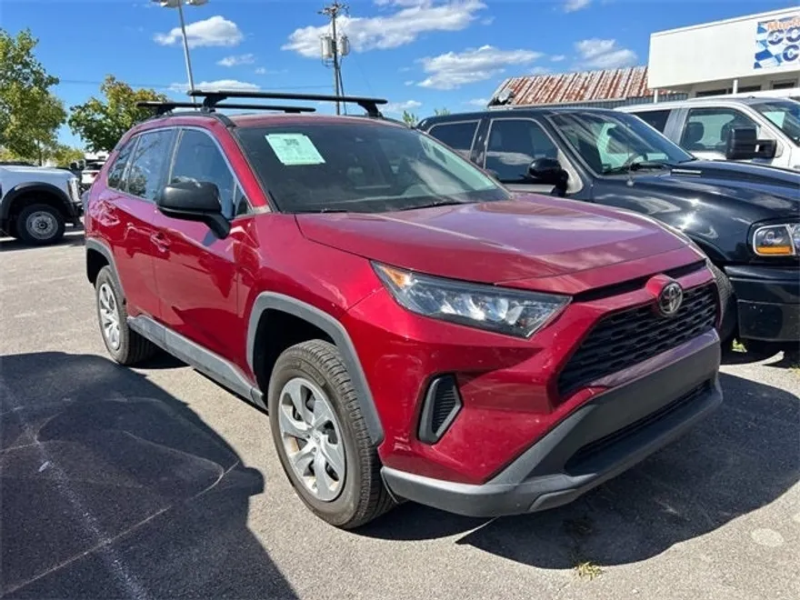 2021 Toyota RAV4 LE photo 1