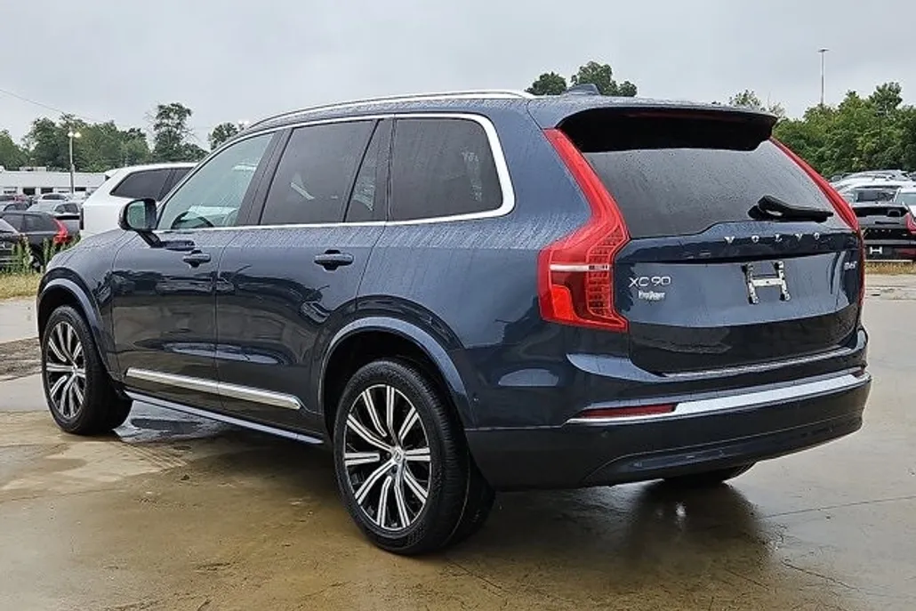 2023 Volvo XC90 AWD Plus photo 1