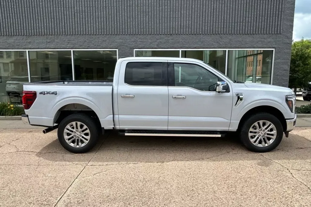 2025 Ford F-150 Lariat photo 1