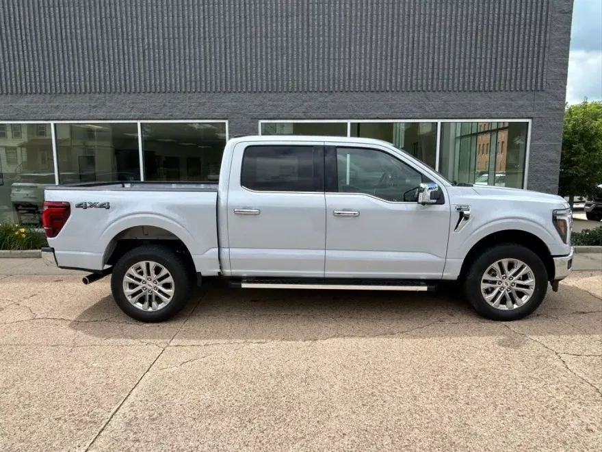 2025 Ford F-150 Lariat photo 1