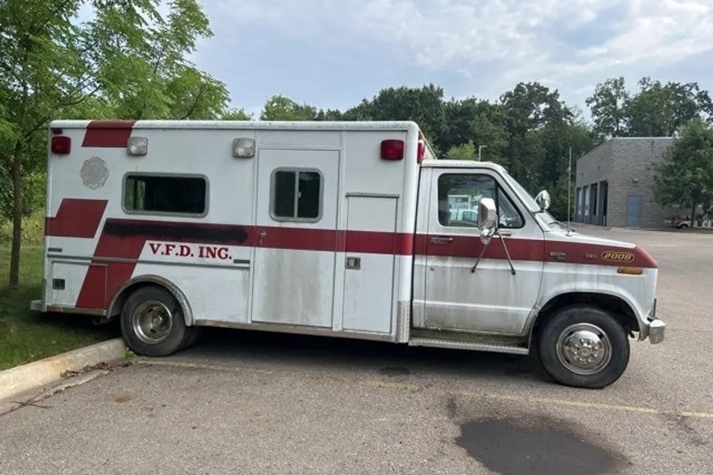 1987 Ford E-350 Base photo 1