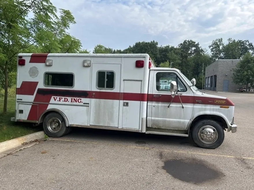 1987 Ford E-350 Base photo 1