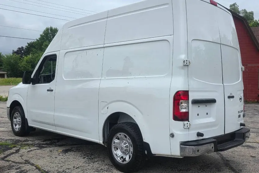 2013 Nissan NV2500 HD SV photo 1