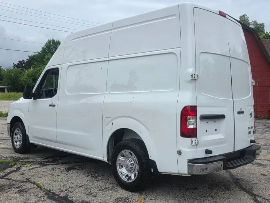 2013 Nissan NV2500 HD SV photo 1