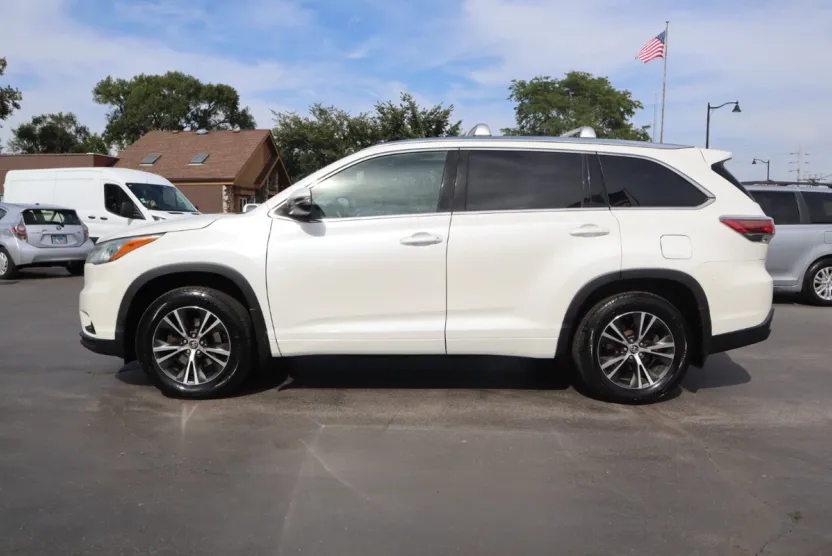 2016 Toyota Highlander XLE photo 1