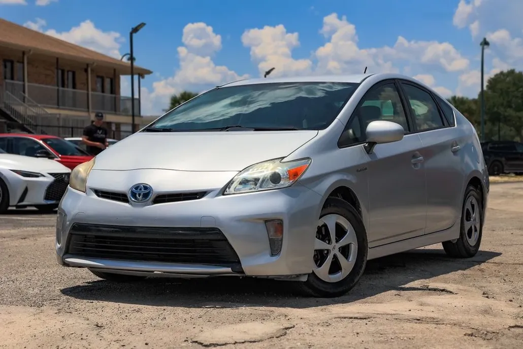 2015 Toyota Prius Four photo 1