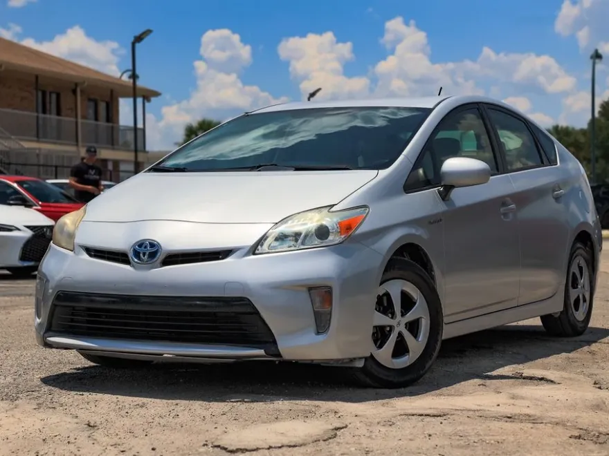 2015 Toyota Prius Four photo 1