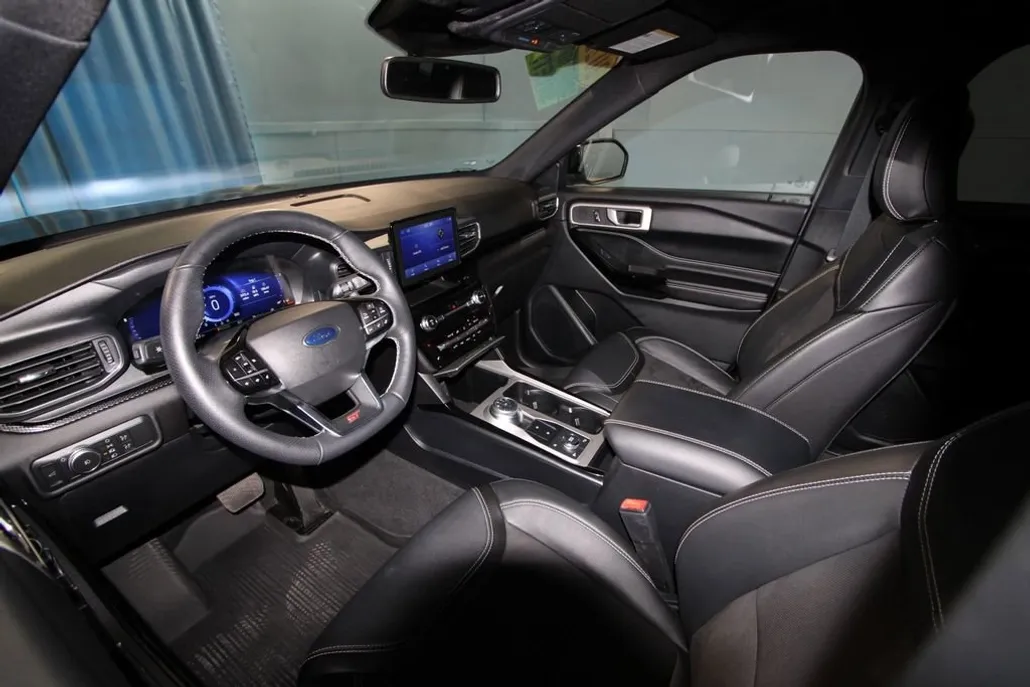2022 Ford Explorer ST photo 1