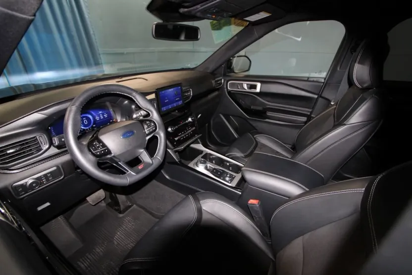 2022 Ford Explorer ST photo 1
