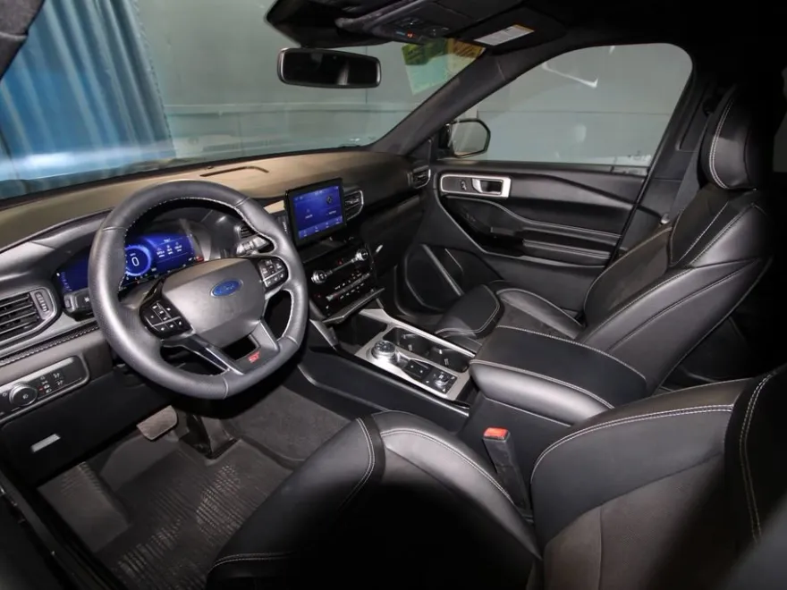 2022 Ford Explorer ST photo 1