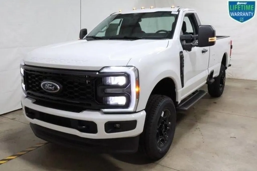 2025 Ford F-350 XL photo 1