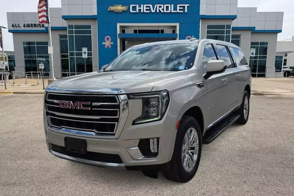 2023 Gmc Yukon XL SLT photo 1