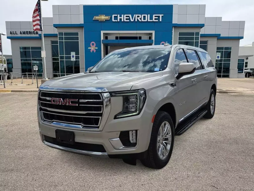 2023 Gmc Yukon XL SLT photo 1