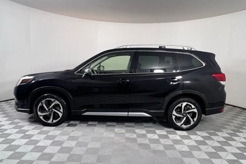 2022 Subaru Forester Touring photo 1