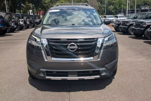 2022 Nissan Pathfinder SL photo 2