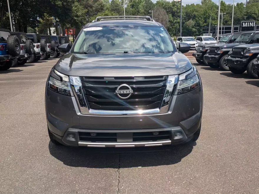 2022 Nissan Pathfinder SL photo 2