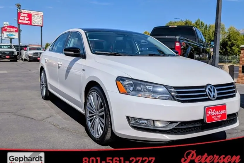 2014 Volkswagen Passat SE photo 1
