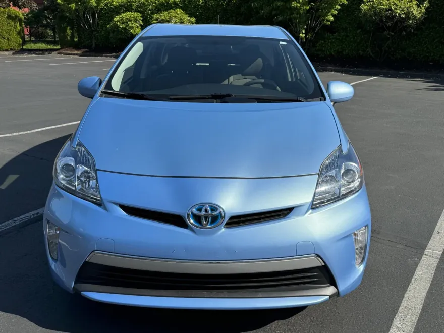 2015 Toyota Prius Plug-in Hybrid Advanced photo 5