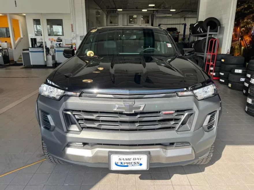 2024 Chevrolet Colorado Trail Boss photo 1